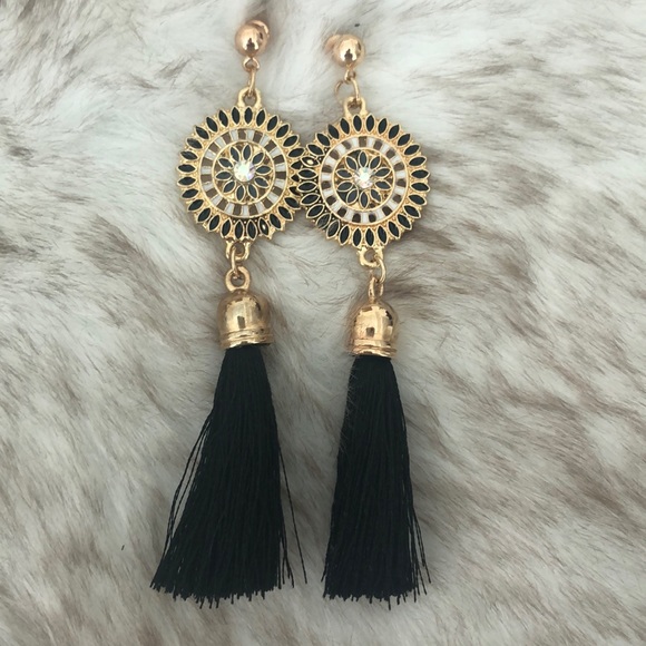 SOLD 🧡 NWT Black Tassel Earrings - Picture 3 of 5